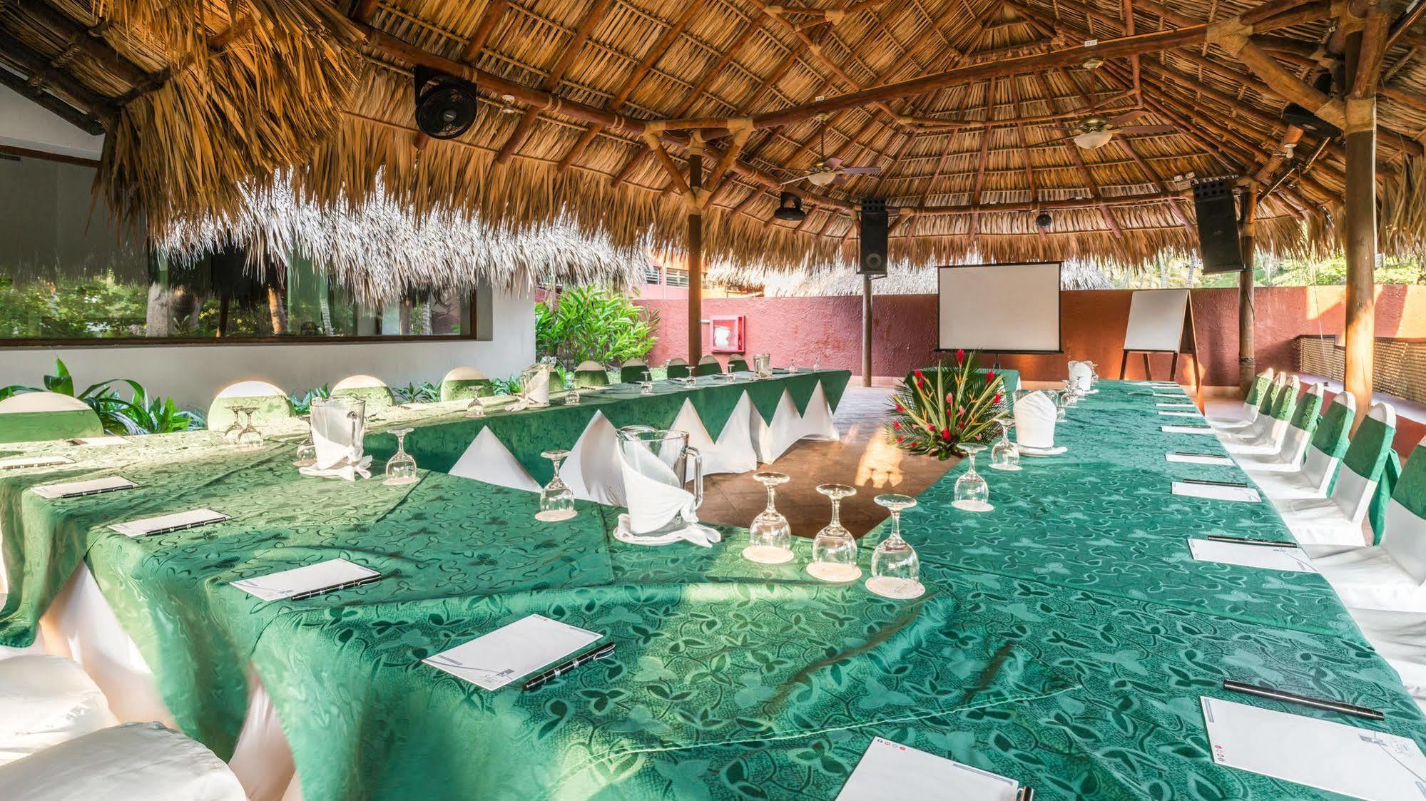Hotel Soleil Pacifico Чуламар Экстерьер фото