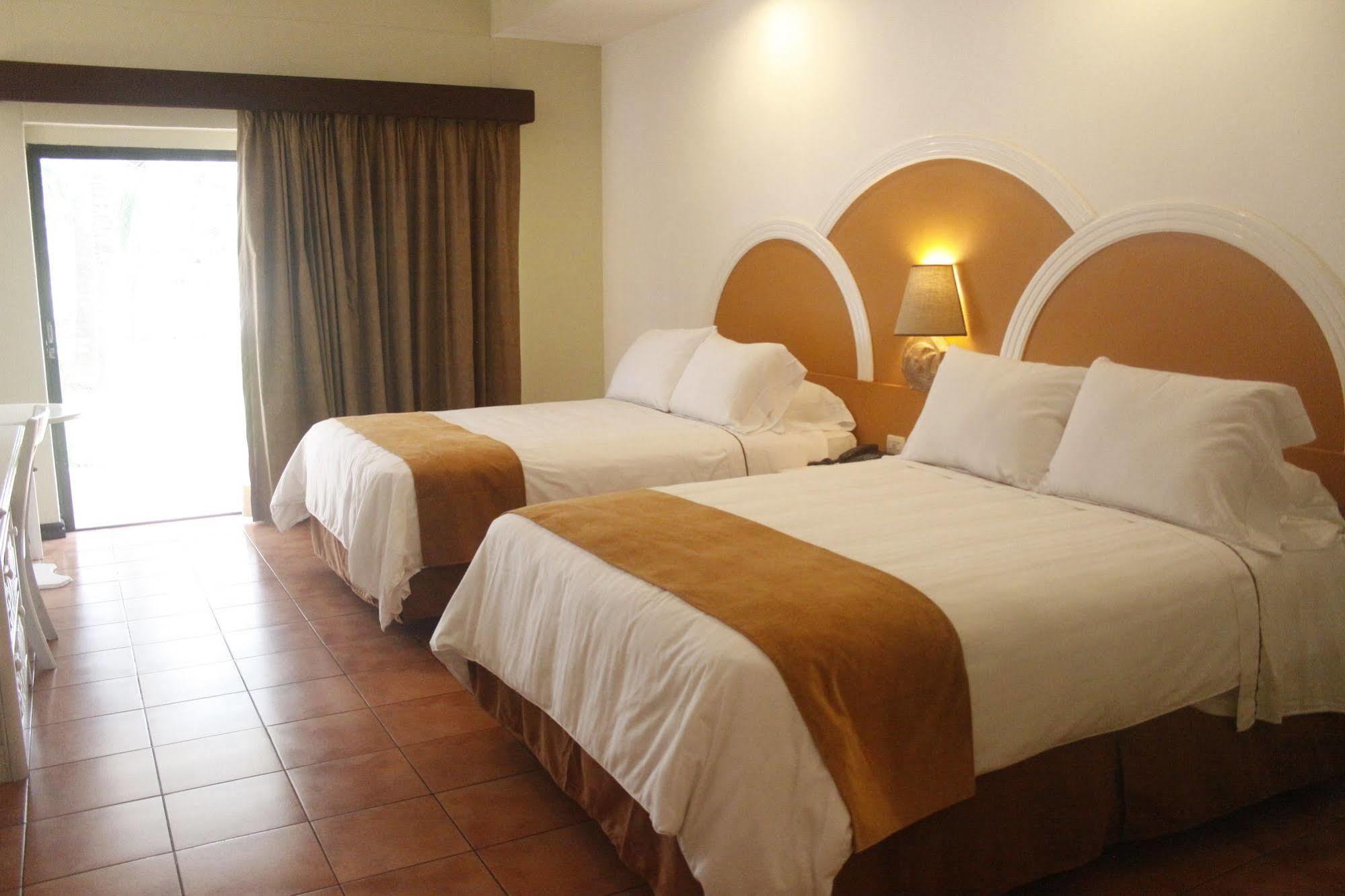 Hotel Soleil Pacifico Чуламар Экстерьер фото